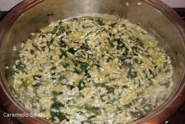 aggiungete brodo un mestolo alla volta portate a cottura