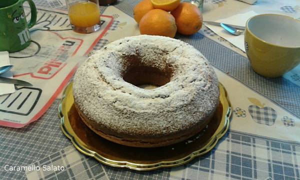 Spolverare con zucchero a velo