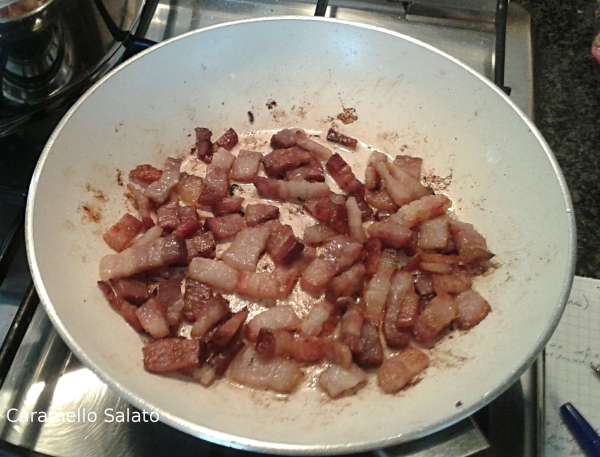 Lasciar raffreddare anche la pancetta