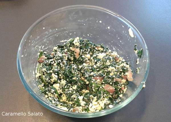 Con una forchetta amalgamare tutti gli ingredienti