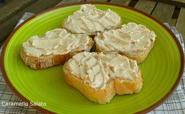 crostini-con-patè-di-tonno