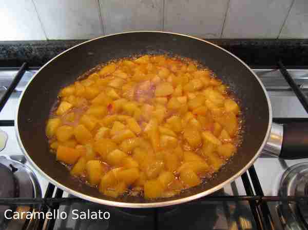 Bicchierini-con-pesche-e-ananas