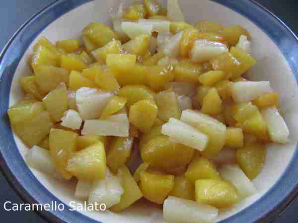 Bicchierini-con-pesche-e-ananas