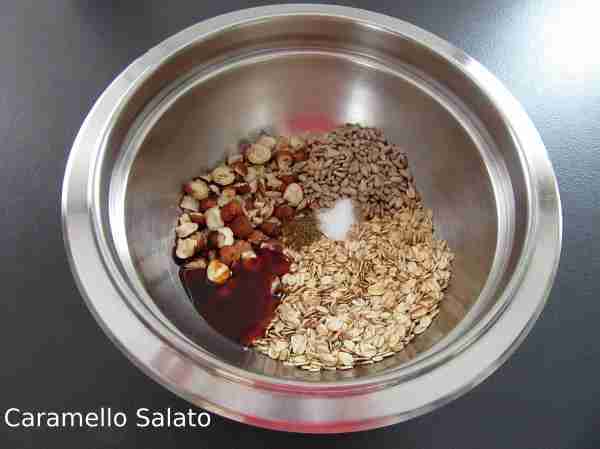 Ricetta insalata con mueslu croccante salato