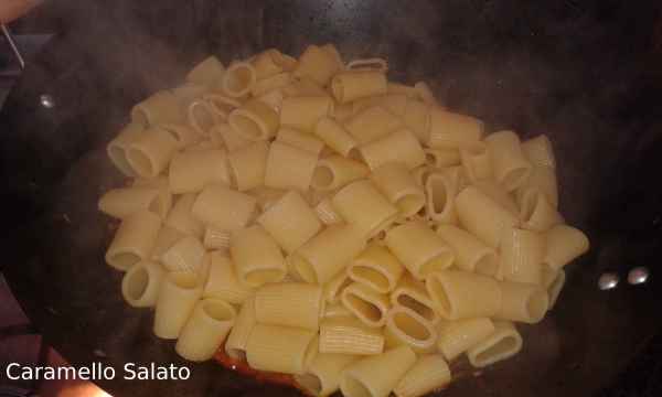 Ricetta pasta al tonno e pomodoro