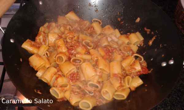 Ricetta pasta al tonno e pomodoro
