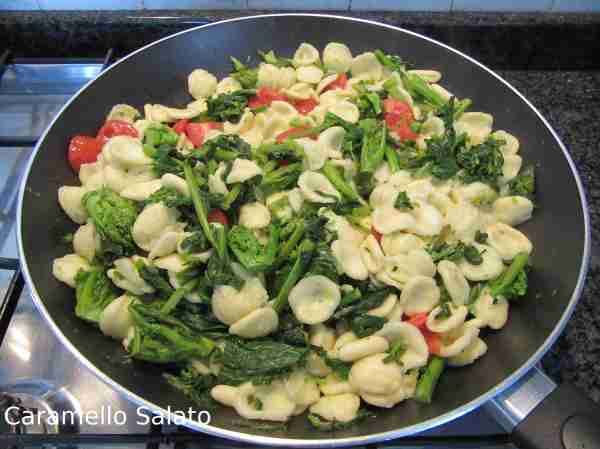 Ricetta orecchiette con cime di rapa Ricetta orecchiette con cime di rapa