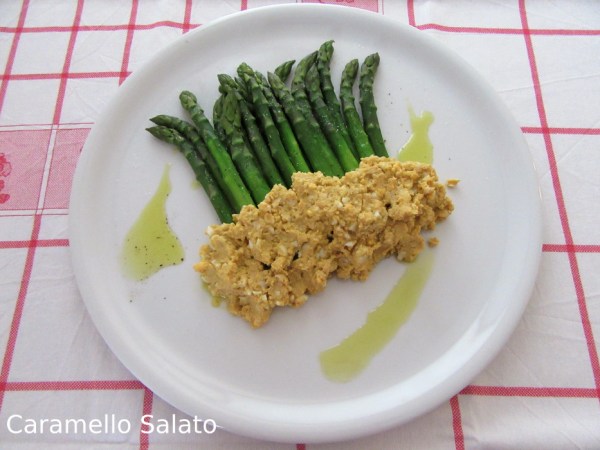 Ricetta asparagi con salsa di uova