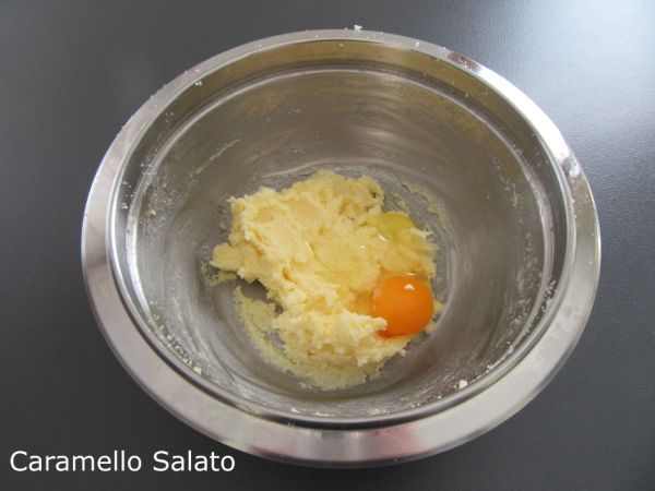 Ricetta torta di mele e amaretti