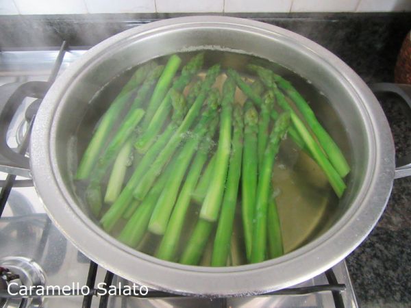 Ricetta pasta al pesto di asparagi