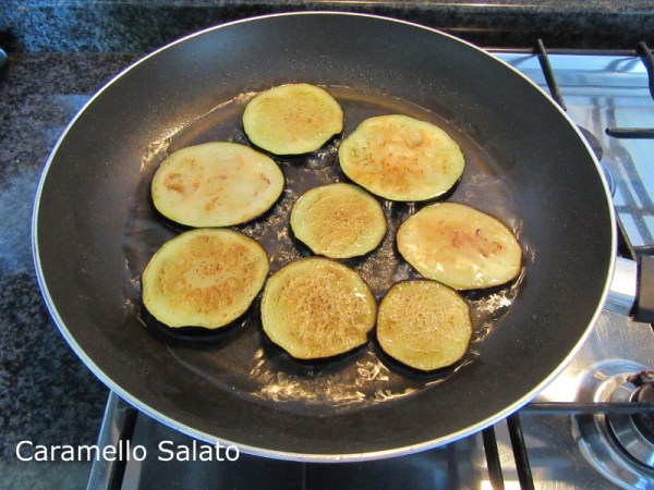 Parmigiana in pasta sfoglia ricetta Parmigiana in pasta sfoglia ricetta