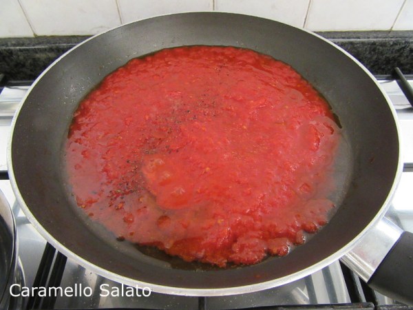 Pasta al pomodoro e ricotta ricetta