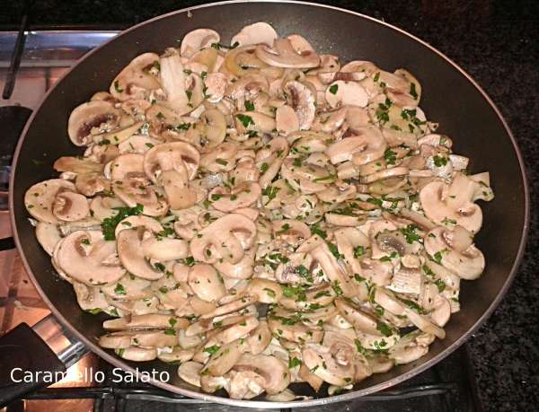 crespelle-ai-funghi-e-formaggio