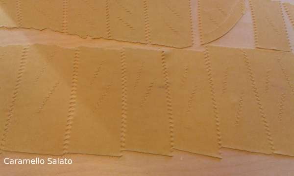 crostoli-chiacchiere-cenci-galani-bugie-frappe-sfrappole