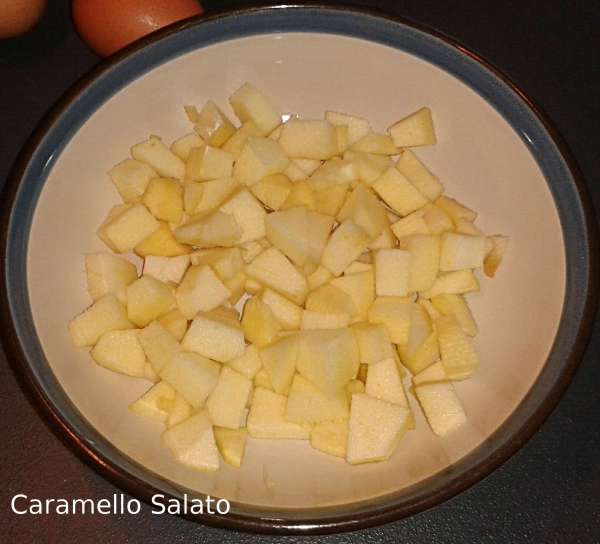 frittelle-con-mele-e-uvetta-ripiene-di-crema-pasticcera-al-rum