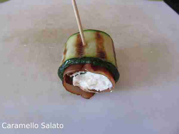 Ricetta Involtini di zucchine e speck Ricetta Involtini di zucchine e speck