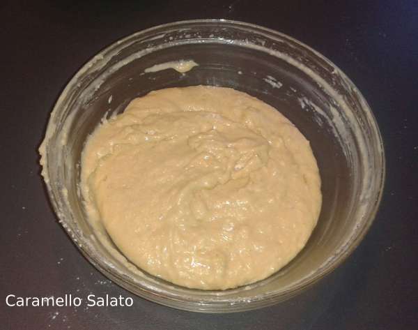 torta-di-mele-mandorle-e-yogurt-caramello-salato