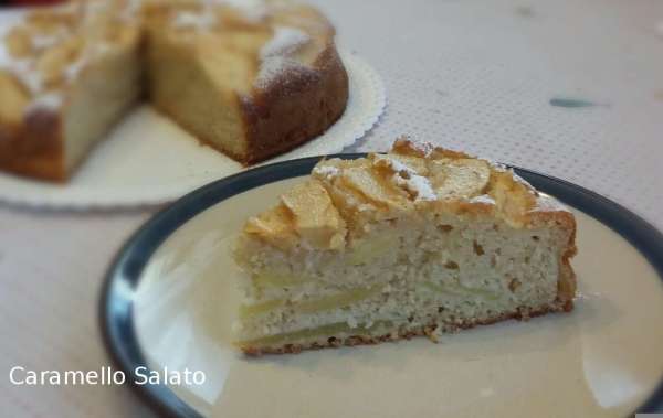 torta-di-mele-mandorle-e-yogurt-caramello-salato