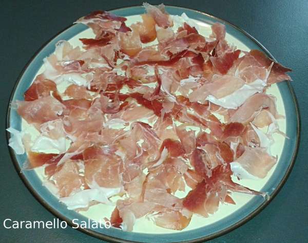 Torta-salata-speck-e-formaggio