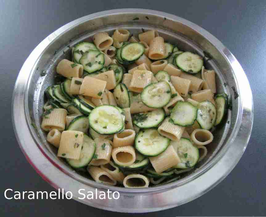 Pasta con zucchine e&nbsp;acciughe