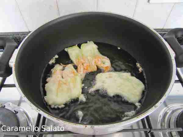 Ricetta frittelle dolci di fiori di zucca
