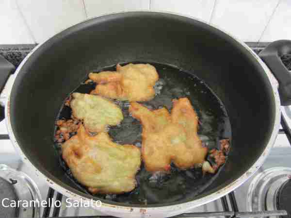 Ricetta frittelle dolci di fiori di zucca