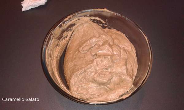 Montare la panna e unire anch'essa