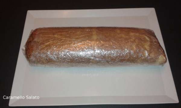 Arrotolare, chiudere nella pellicola e riporre in frigo